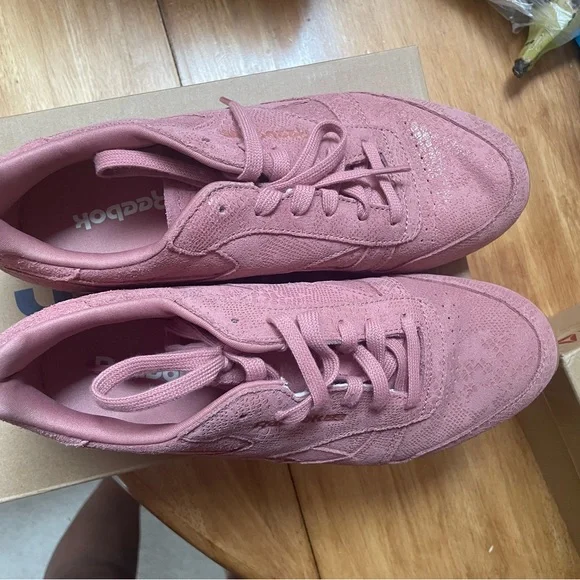 Reebok classic, pink, NWOT, size 9/ 40, great condition - Picture 5 of 5